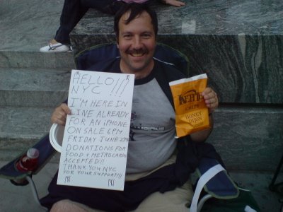 Apple Store di Manhattan: inizia la fila per l'iPhone 1 Greg Paker