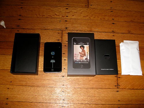 spacchettamento iPod Touch campus di Apple