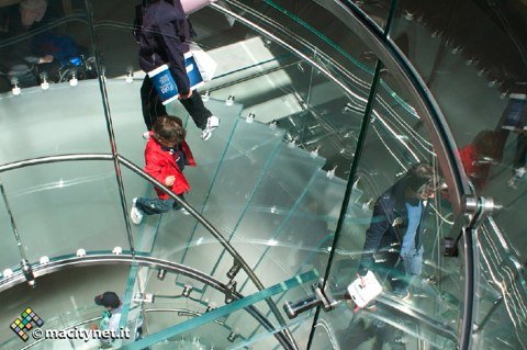 Video: fila in attesa dell'apertura dell'Apple Store di Boston 1 apple store di boston interni 3