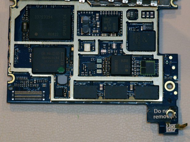 iPhone 3G fatto a pezzi 7 iphone 3g smontato 6