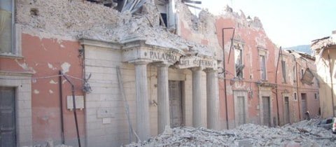 Prendi l'iPhone e spedisci un SMS al 48580 6 terremoto abruzzo