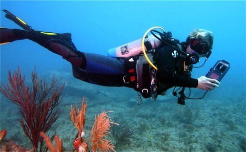 H2O Audio iDive300 per portare l'iPhone in fondo ai mari 1 H2O Audio iDive300