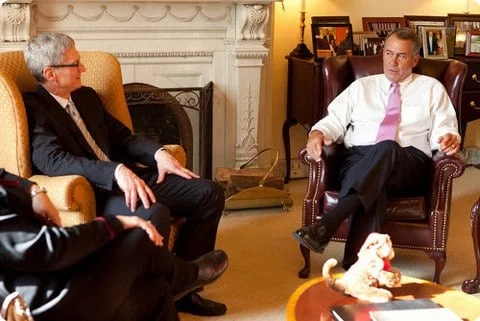 Tim Cook e John Boehner