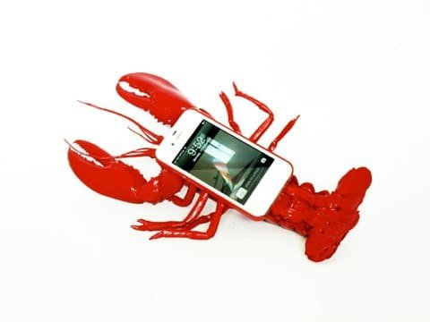 Lobster, la custodia per iPhone più scomoda del mondo 1 Lobster