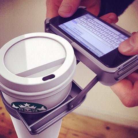 UpperCup, una custodia per iPhone con porta tazza per il caffè americano 1 UpperCup