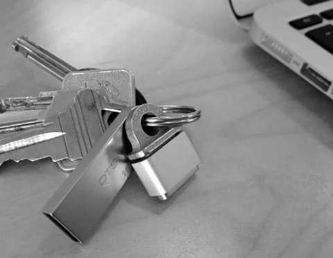MagSafe Adapter Key Ring, per portare l'adattatore MagSafe come portachiavi 1 MagSafe Adapter Key Ring