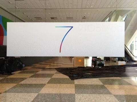 Al Moscone Center appare il banner di iOS 7. Perchè quei colori? 1 Moscone Center iOS 7
