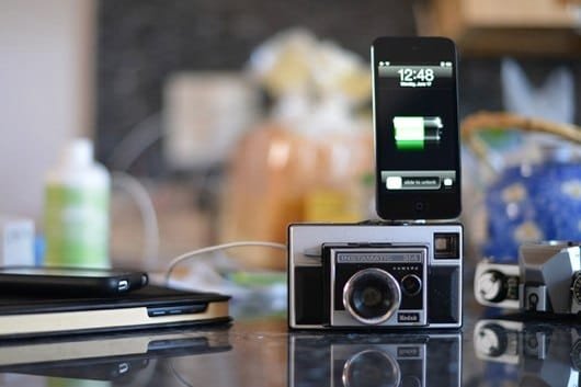 Una vecchia macchina fotografica può diventare un dock per iPhone 5 1 vecchia macchina fotografica dock
