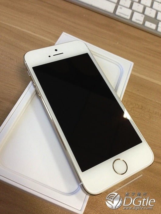 unboxing iPhone 5S 4
