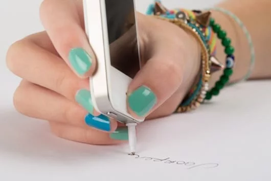 Jackpen, l'accessorio che trasforma l'iPhone in una penna 1 Jackpen