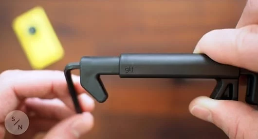 Glif, un fermaglio per collegare l'iPhone ai cavalletti 1 Glif