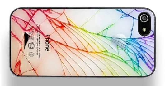 Cracked Out, la custodia che simula l'iPhone rotto 1 Cracked Out