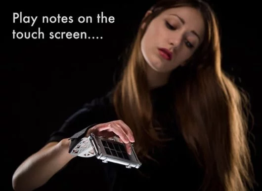 Motion Synth, l'accessorio per iPhone per fare musica con una mano 1 Motion Synth