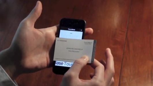 TouchBase, i bigliettini da visita che passano all'iPhone con un tocco 1 TouchBase