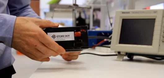 Un caricabatterie promette di caricare lo smartphone in 30 secondi 1 Caricabatterie Store Dot