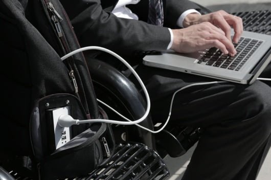 GoPlug, uno zainetto con presa di corrente per computer 1 GoPlug