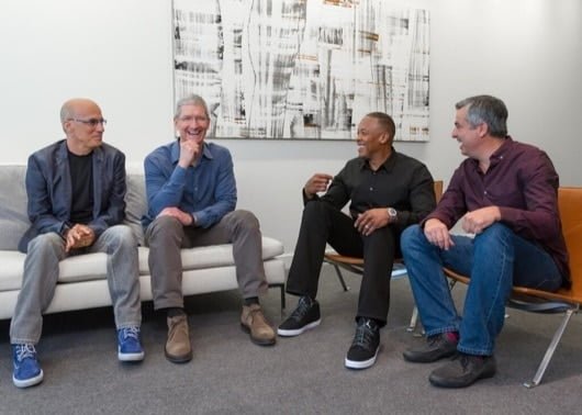 Tim Cook spiega perchè ha comprato Beats e scrive ai dipendenti 1 Tim Cook Jommy Iovine