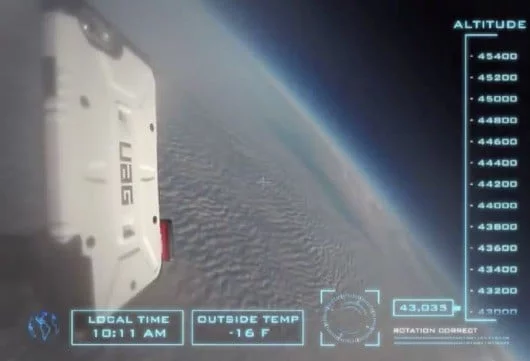 UAG, la custodia che protegge l'iPhone dalle cadute dallo spazio 1 iPhone spazio