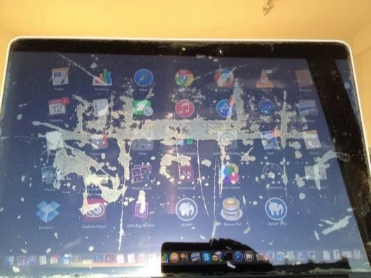 Il trattamento antiriflesso di alcuni MacBook Pro macchia lo schermo 1 MacBook Pro
