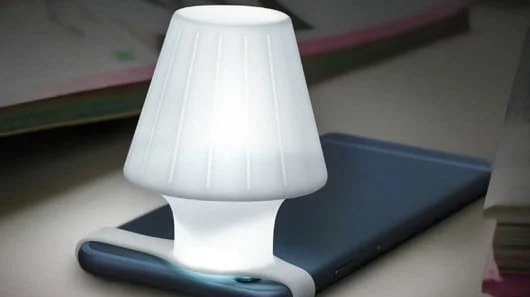 Travelamp trasforma il LED dell'iPhone in una lampada 1 Travelamp