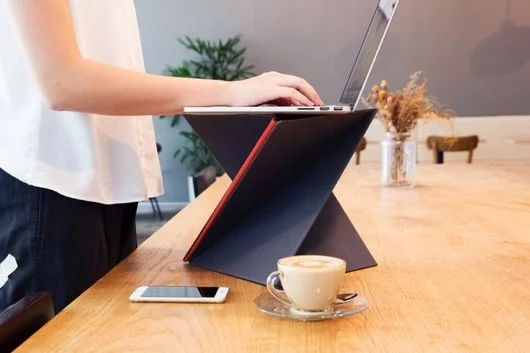 LEVIT8, uno stand pieghevole per MacBook 1 LEVIT8