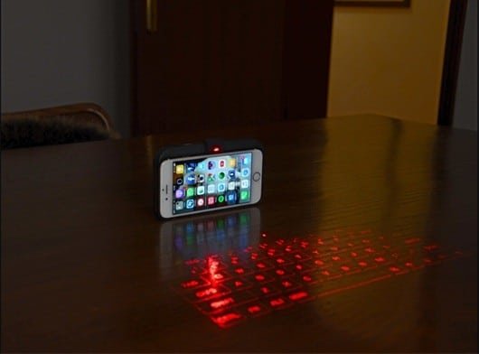 Vikc, la tastiera laser integrata nella custodia dell'iPhone 1 Vikc