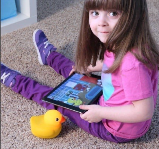 Edwin, l'anatra gialla che conversa con l'iPad 1 Edwin