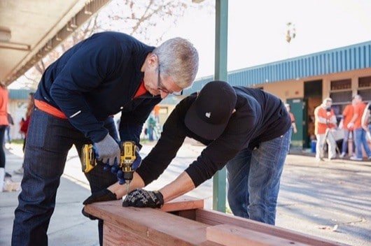 Tim Cook carpentiere per un giorno 1 Tim Cook carpentiere