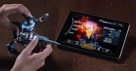 Infinite Arms, il gioco per iPad che si potenzia con un giocattolo fisico 1 Infinite Arms
