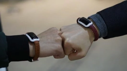 NiftyX, la batteria esterna che si indossa come un bracciale 1 NiftyX