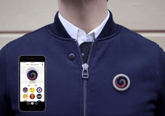 Pins Collective, la spilla con lo schermo 1 Pins Collective