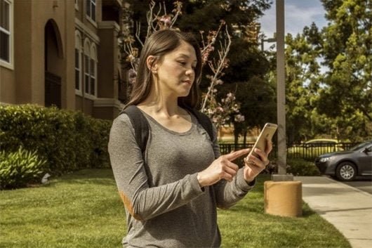 Backbone, l'accessorio per iPhone che ti aiuta a mantenere una postura corretta 1 Backbone