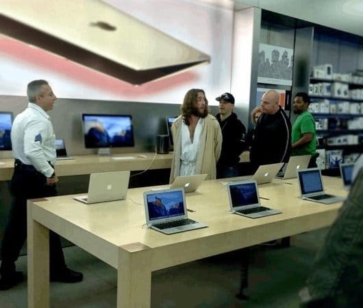 Hanno arrestato Gesù in un Apple Store 1 Gesu Apple Store
