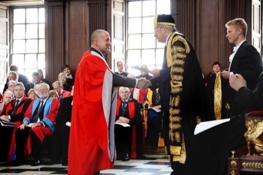 Jonathan Ive si è laureato due volte in un mese 1 Jonathan Ive laurea