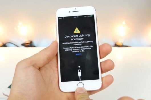 iOS 10 ti dirà se stanno entrando liquidi dalla porta Lightning 1 iOS 10 liquidi