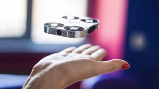 AirSelfie, la custodia con il piccolo drone per i selfie 1 AirSelfie