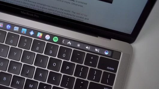 TouchSwitcher, l'app per MacBook Pro che porta il dock nella Touch Bar 1 TouchSwitcher