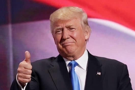 Trump: fornirò incentivi fiscali ad Apple se produrrà negli USA 1 Trump