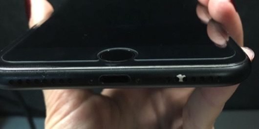 iPhone 7 scrosta