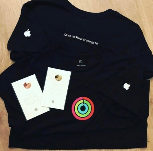 Apple regala maglie e spille ai dipendenti che si allenano con Apple Watch 1 Close the Rings