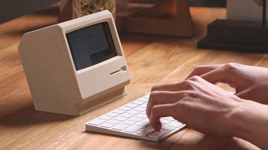 L'iPhone diventa un piccolo Macintosh con il nuovo stand di Elago 1 Elago M4 Vintage