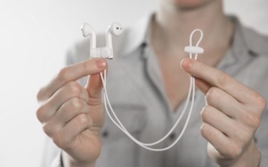Nearbuds, l'accessorio per non perdere le AirPods 1 Nearbuds