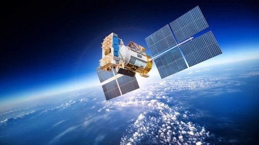 Apple ha assunto John Fenwick, esperto di satelliti di Google 1 satellite