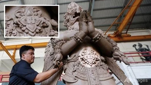 Artista disegna il logo di Apple sulla statua sacra di Garuda, ma viene obbligato a cancellarlo 1 Garuda