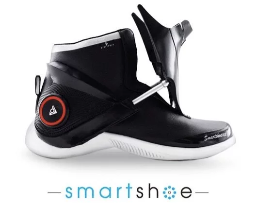 Digitsole Smartshoe, le scarpe che si allacciano da sole e contano i passi 1 Digitsole Smartshoe