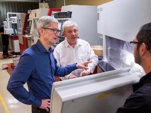 Tim Cook incontra Macron in Francia e promette alcune cose 1 Tim Cook