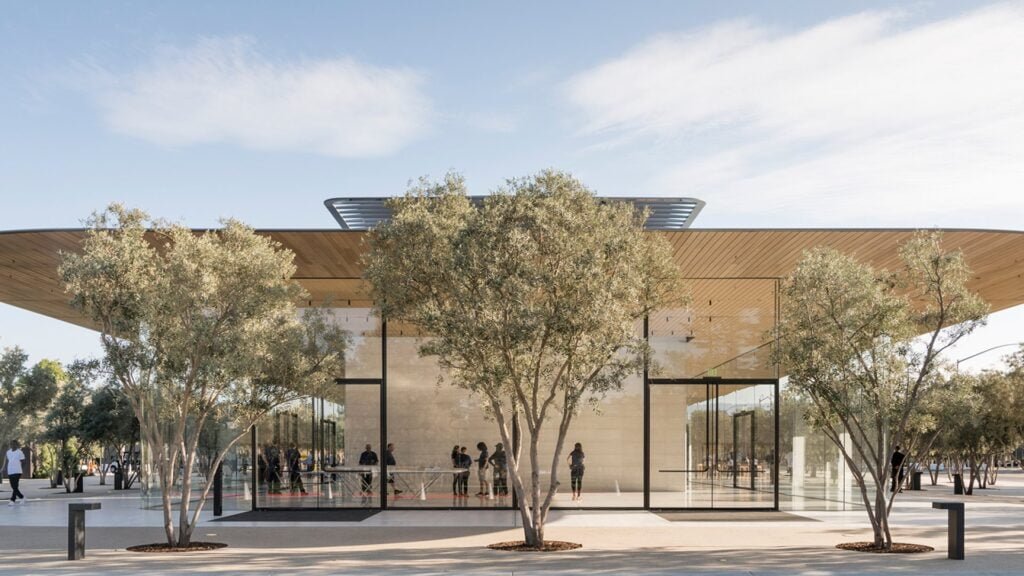 Apple ha inaugurato l'Apple Park Visitor Center, ecco le foto e video 1 Apple Park Visitor Center