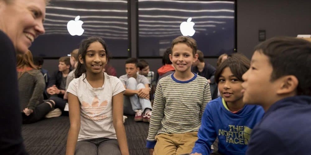 Apple aiuta il governo inglese a formare nuovi ingegneri 2 studenti