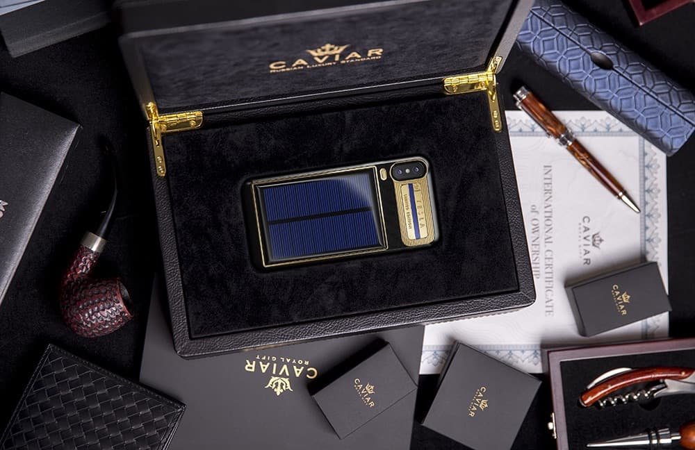 iPhone X Tesla, il telefono di Caviar con pannello solare 1 iPhone X Tesla