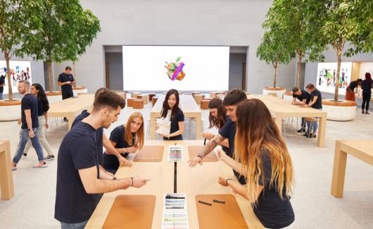 Furti negli Apple Store: arrestate 17 persone 1 Apple Store piazza Liberty